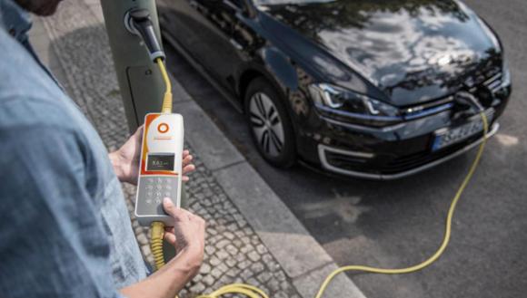 Recharger son véhicule électrique sur un lampadaire