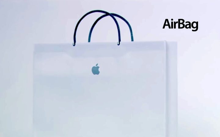 "AirBag" : dans cette fausse pub, Apple veut vous vendre un sac en papier