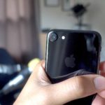 iPhone 7 : hyper fragile, la finition « noir de jais » garde aussi les traces de doigts
