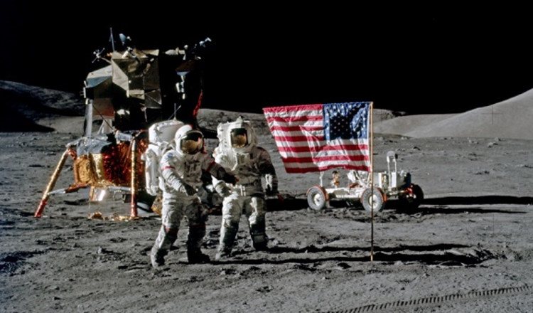 Qui A Marche Sur La Lune