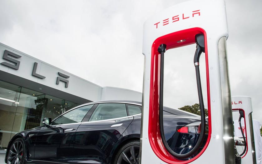 Tesla brevette un Supercharger capable de faire le plein d ...