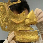 Un masque en or découvert en Chine
