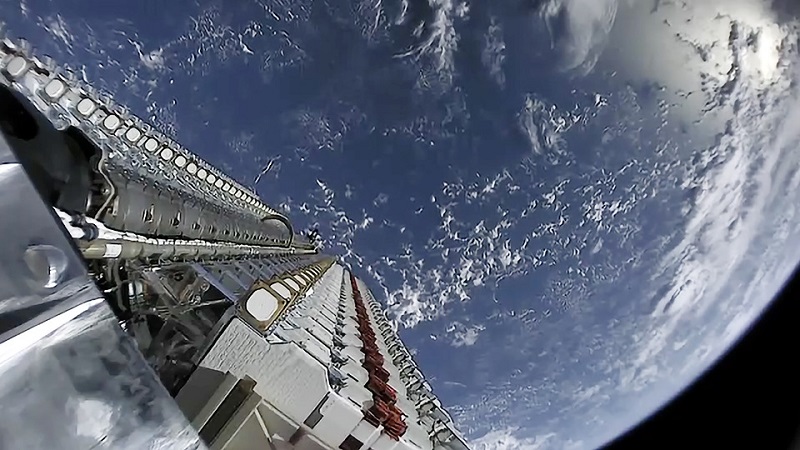 60 satellites de Starlink transportés par une fusée Falcon 9