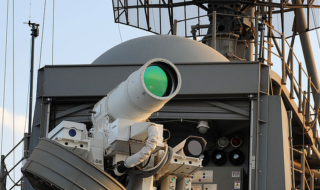 La marine américaine teste avec succès un laser géant