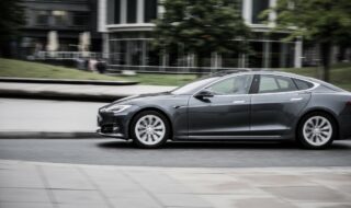 Plus de 160000 conducteurs de Tesla sont en train de tester le pilotage automatique intégral !