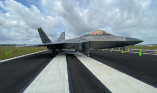 Les États-Unis vont créer un avion de combat furtif sans gouvernes de direction