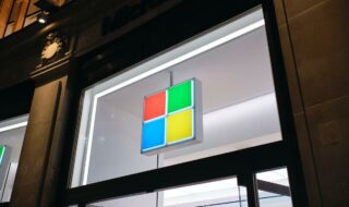 Contrairement à ses plans d’origine, Microsoft va se lancer dans les écrans pliables