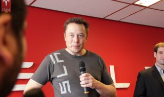 Elon Musk met en garde contre les dangers de l’IA