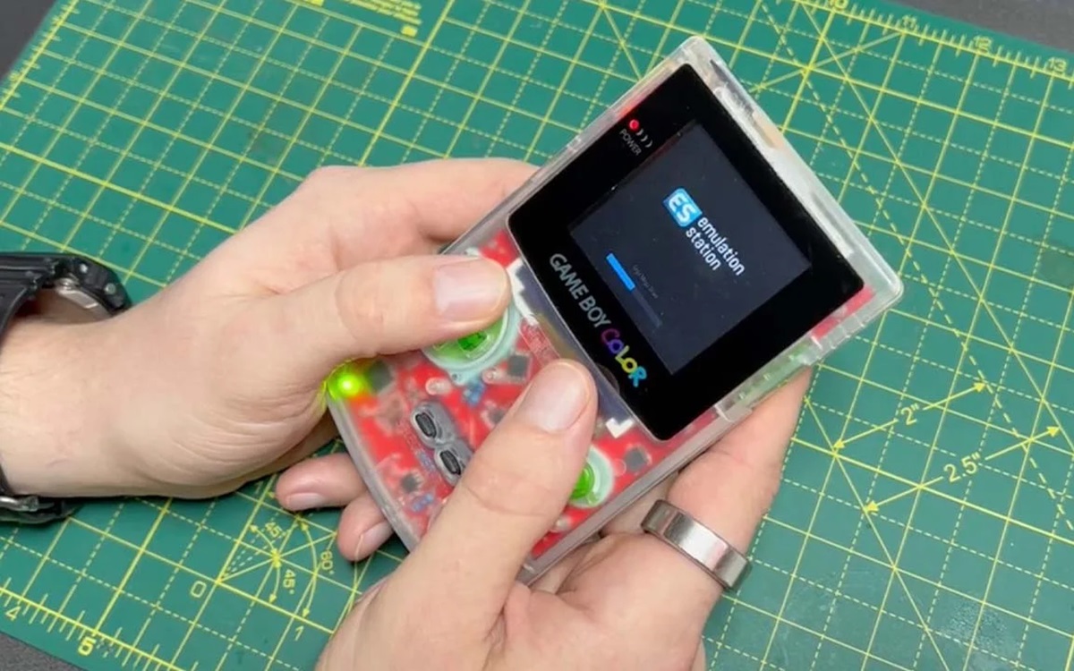 Nintendo : ce kit vous permet de transformer votre Game Boy Color en véritable petit PC