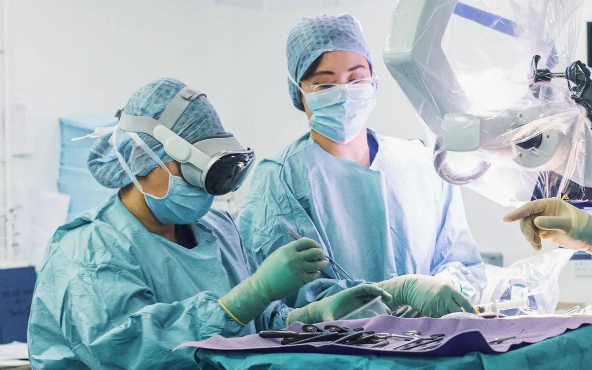 Apple : des médecins utilisent déjà le Vision Pro lors d’opérations chirurgicales