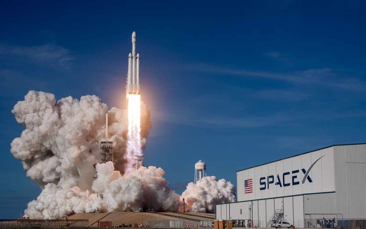 SpaceX : un milliardaire annule son vol autour de la lune