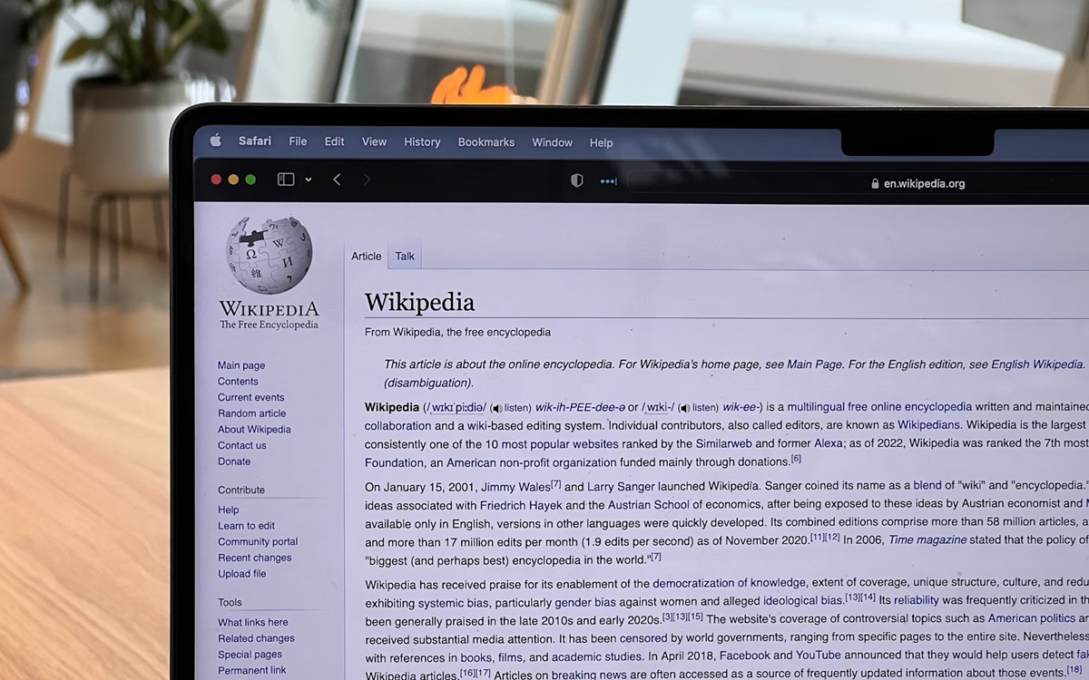 Wikipédia entre en guerre contre les contenus générés par l’IA