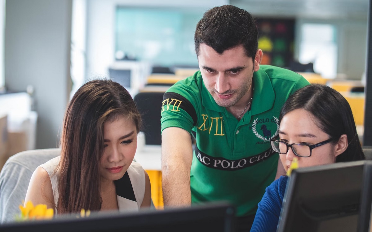 Pertes d’emplois : l’intelligence artificielle toucherait davantage les jeunes, selon cette étude