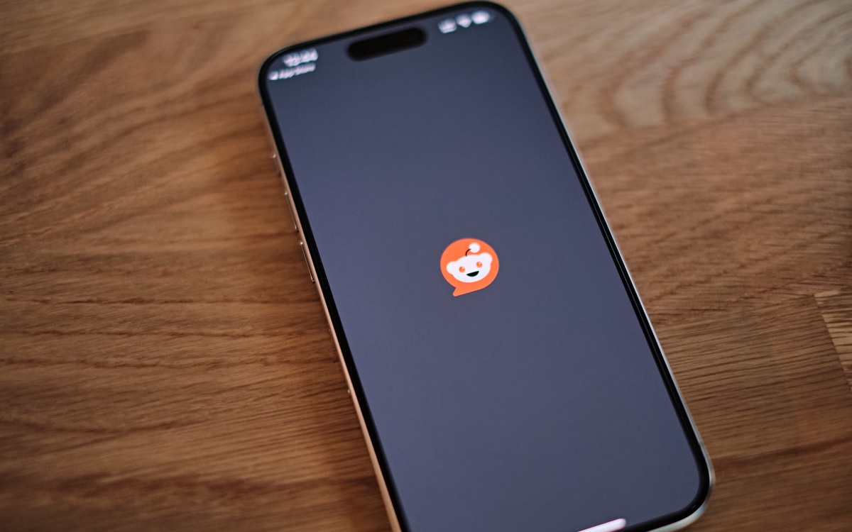 Reddit : après Anthropic, le site porte plainte contre Perplexity pour utilisation illégale de données
