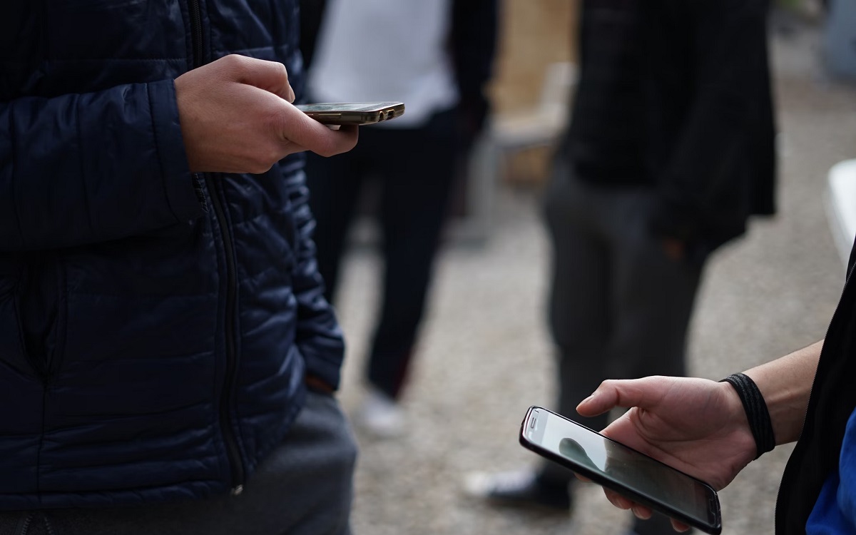 Character.AI : l’entreprise d’IA va interdire son chatbot aux mineurs