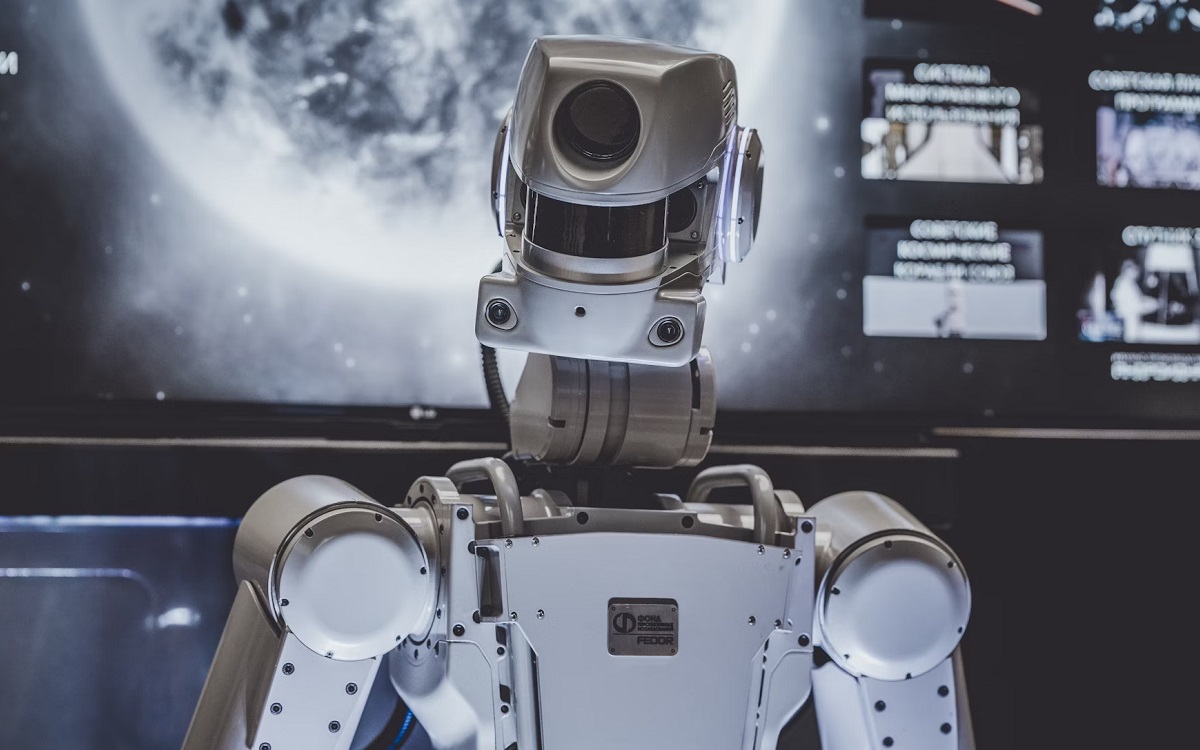 Tesla : Elon Musk a besoin de 1 000 milliards de dollars pour fabriquer « une armée de robots »