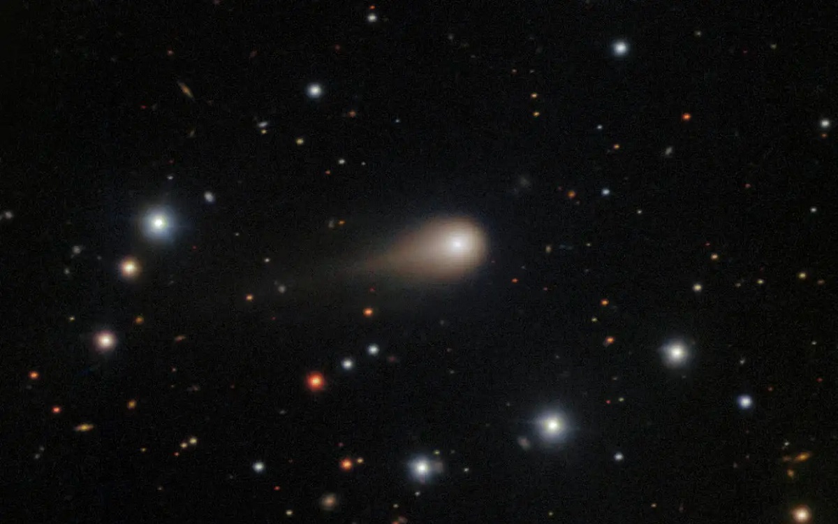 3I/ATLAS : le mystérieux bolide interstellaire émet de la lumière, les chercheurs sont surpris