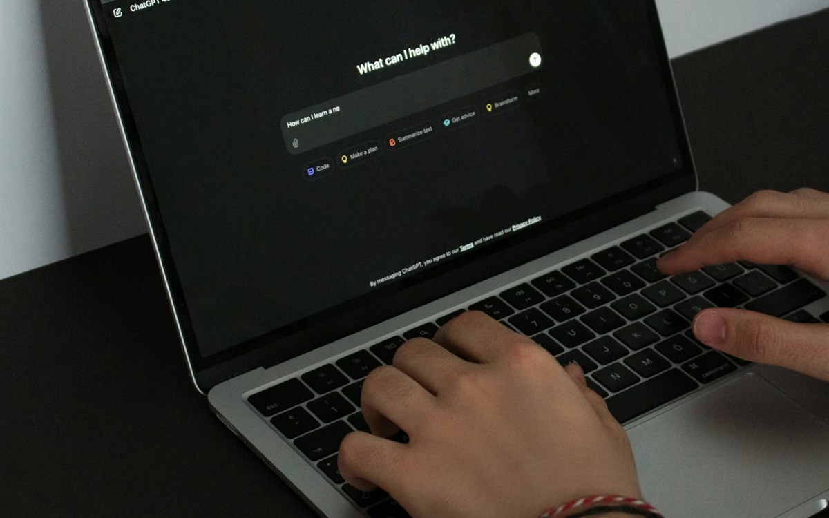 ChatGPT : un utilisateur porte plainte contre OpenAI pour « psychose induite par l’IA »