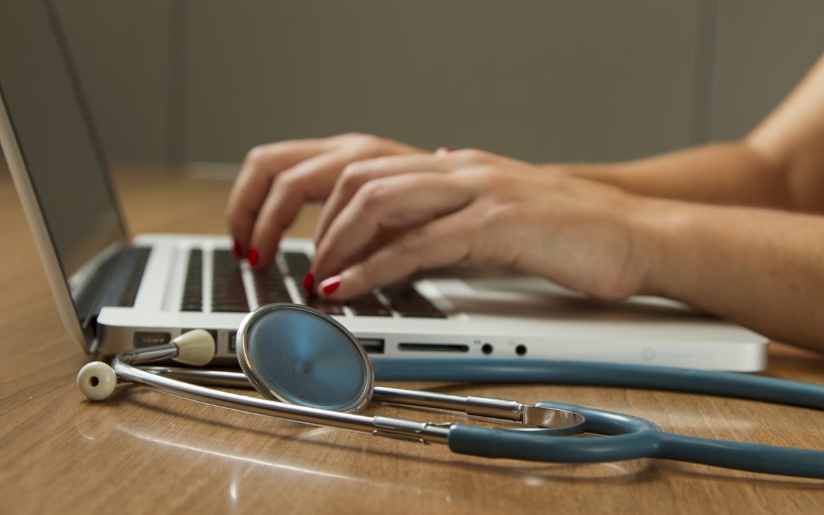 Intelligence artificielle et santé : une revue médicale réputée vous met en garde