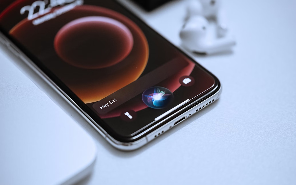 Apple se retrouve au cœur d’un procès à cause du retard de Siri boostée à l’IA