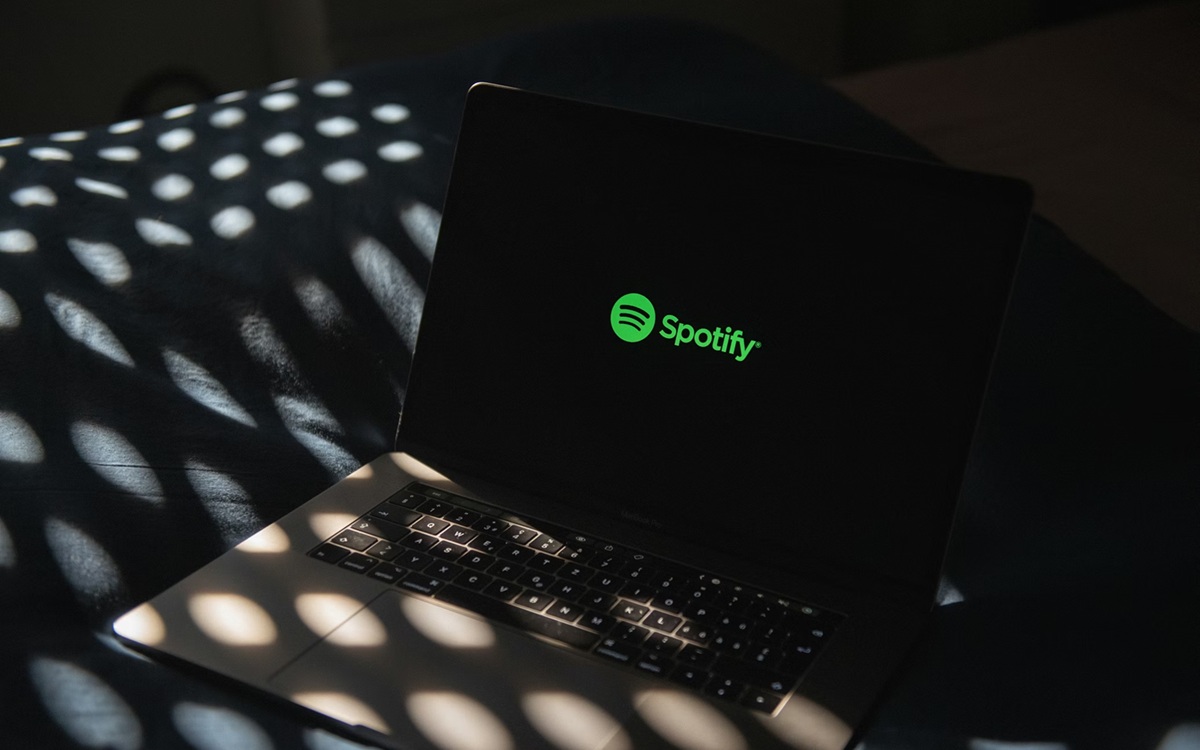 Spotify va faciliter la création de contenus générés par l’IA, mais sous certaines conditions