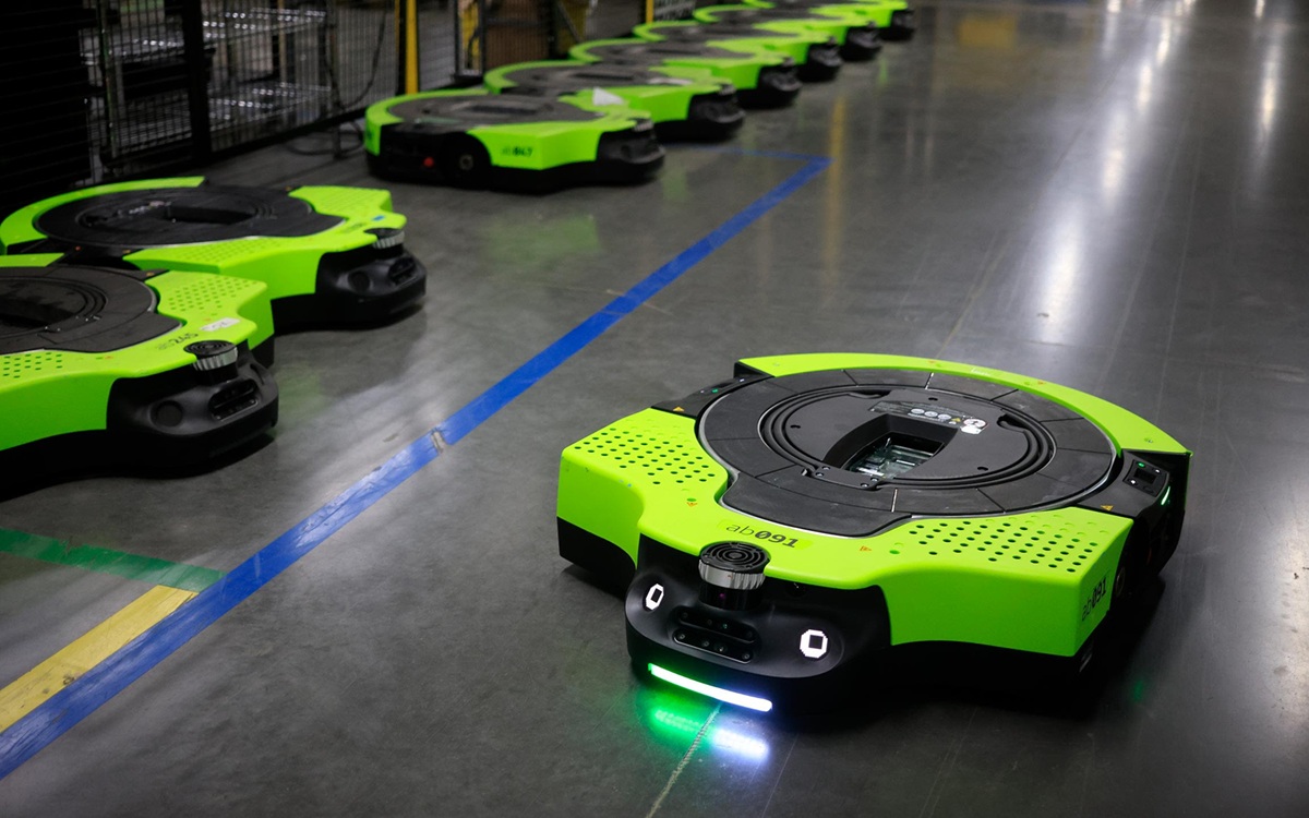 Le nouveau robot-travailleur d’Amazon est capable de comprendre le langage humain grâce à l’IA, et c’est inquiétant