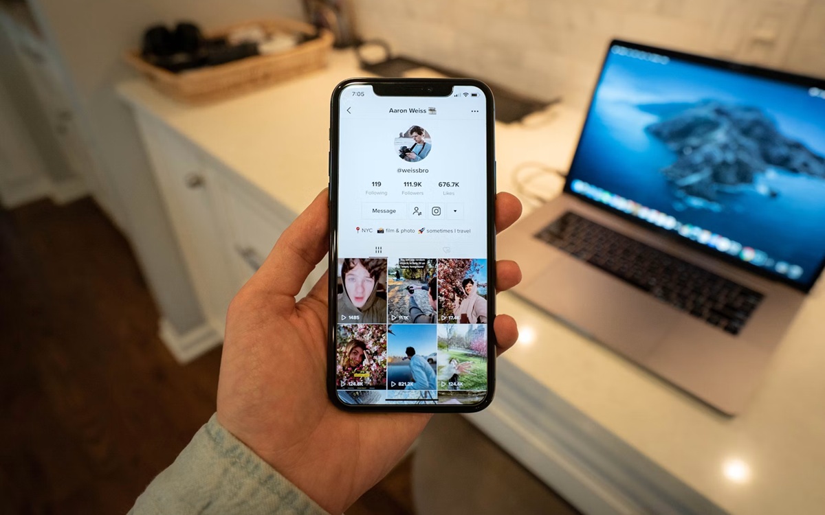 TikTok est envahi de contenus générés par l’IA, la plateforme prend des mesures