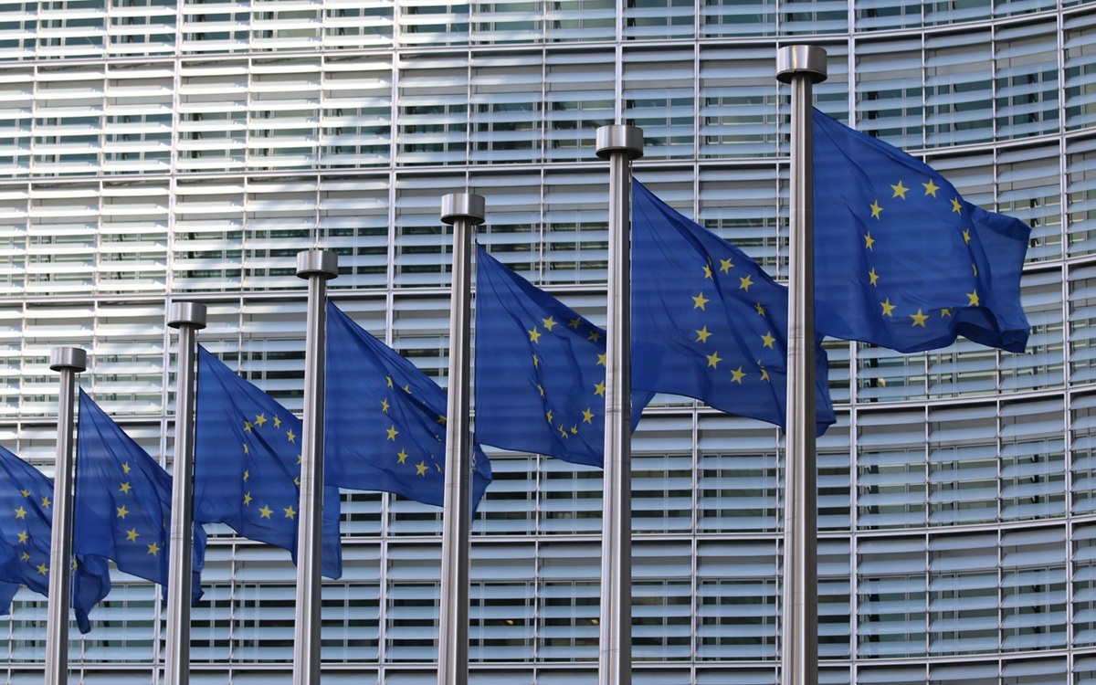 Intelligence artificielle : l’Union européenne serre la vis, voici ce qui va changer